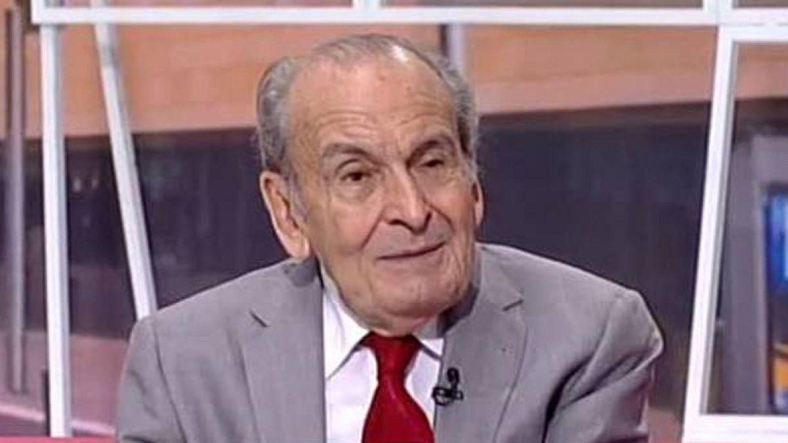 El escritor obtuvo importantes reconocimientos como el Premio Nacional de Literatura, el Premio Planeta y el Premio Nadal