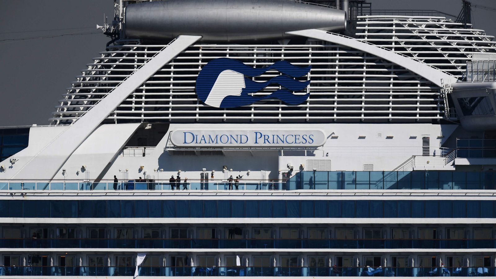 Al menos 65 nuevos casos de coronavirus, confirmados en el crucero retenido en Japón