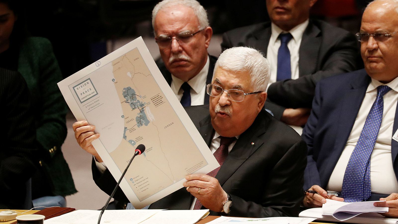 Mahmud Abás muestra un mapa de Palestina durante la reunión con el Consejo de Seguridad de la ONU