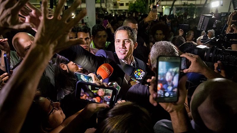 Guaidó, recibido en Caracas entre insultos y agresiones tras su gira internacional