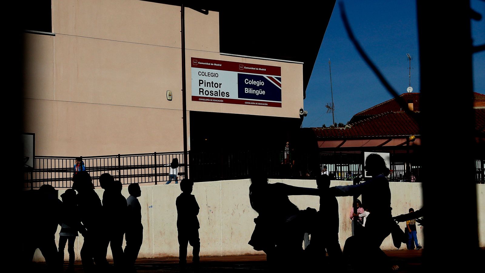 Madrid prohibirá también el uso del móvil durante el recreo en los centros públicos y concertados