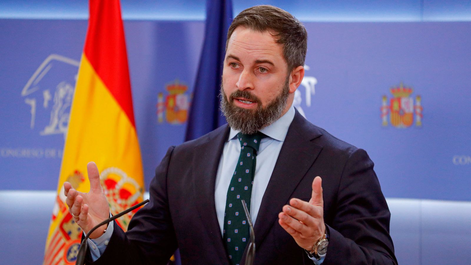 El presidente de Vox, Santiago Abascal, durante una rueda de prensa en el Congreso