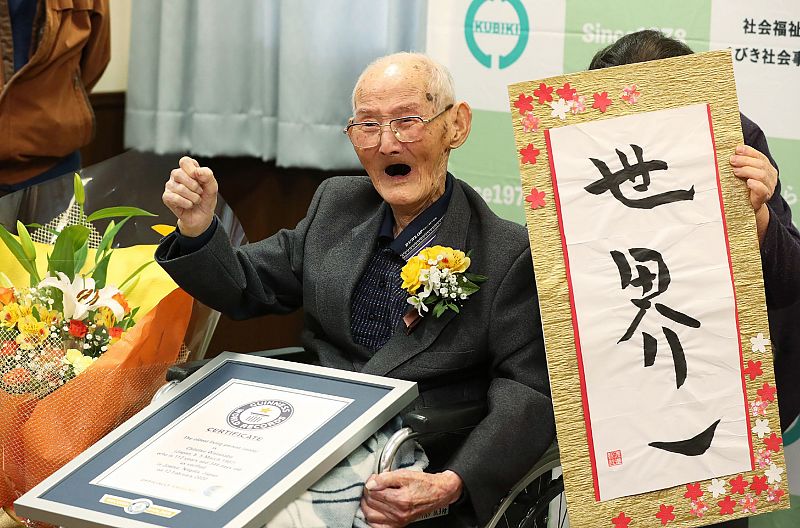 Un japonés de 112 años, reconocido como el hombre más viejo del mundo