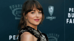 Dakota Johnson, directora del videoclip de Coldplay, la banda de su novio Chris Martin