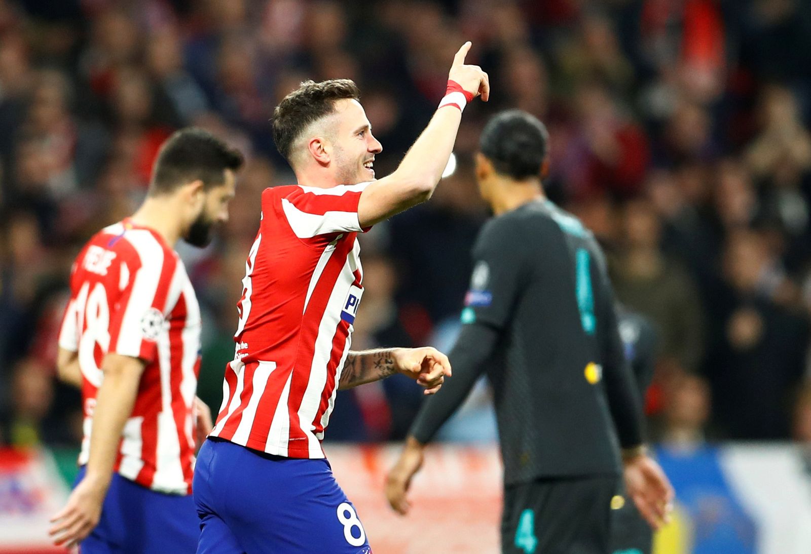 Saúl Ñíguez celebra el gol ante el Liverpool