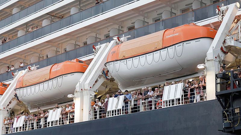 Mueren dos pasajeros contagiados de coronavirus del crucero en cuarentena en Japón