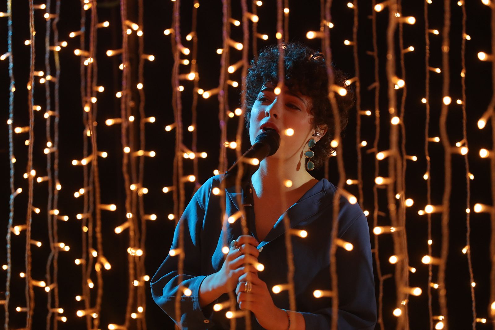 Anne canta ¿Moon river¿, de Henry Mancini en la gala 0