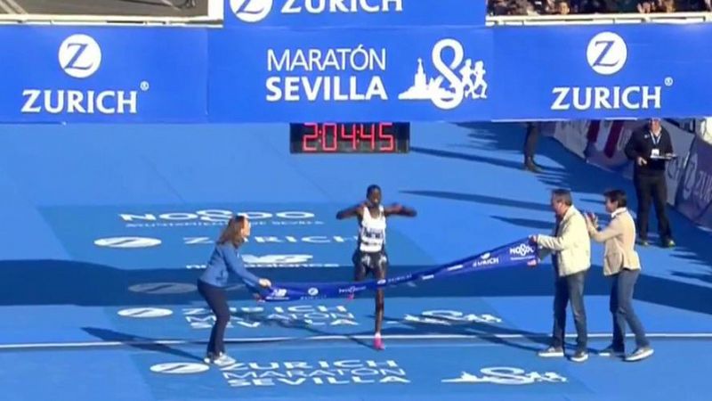El etíope Mekuant Ayenew bate el récord del Maratón de Sevilla y logra la mejor marca del año