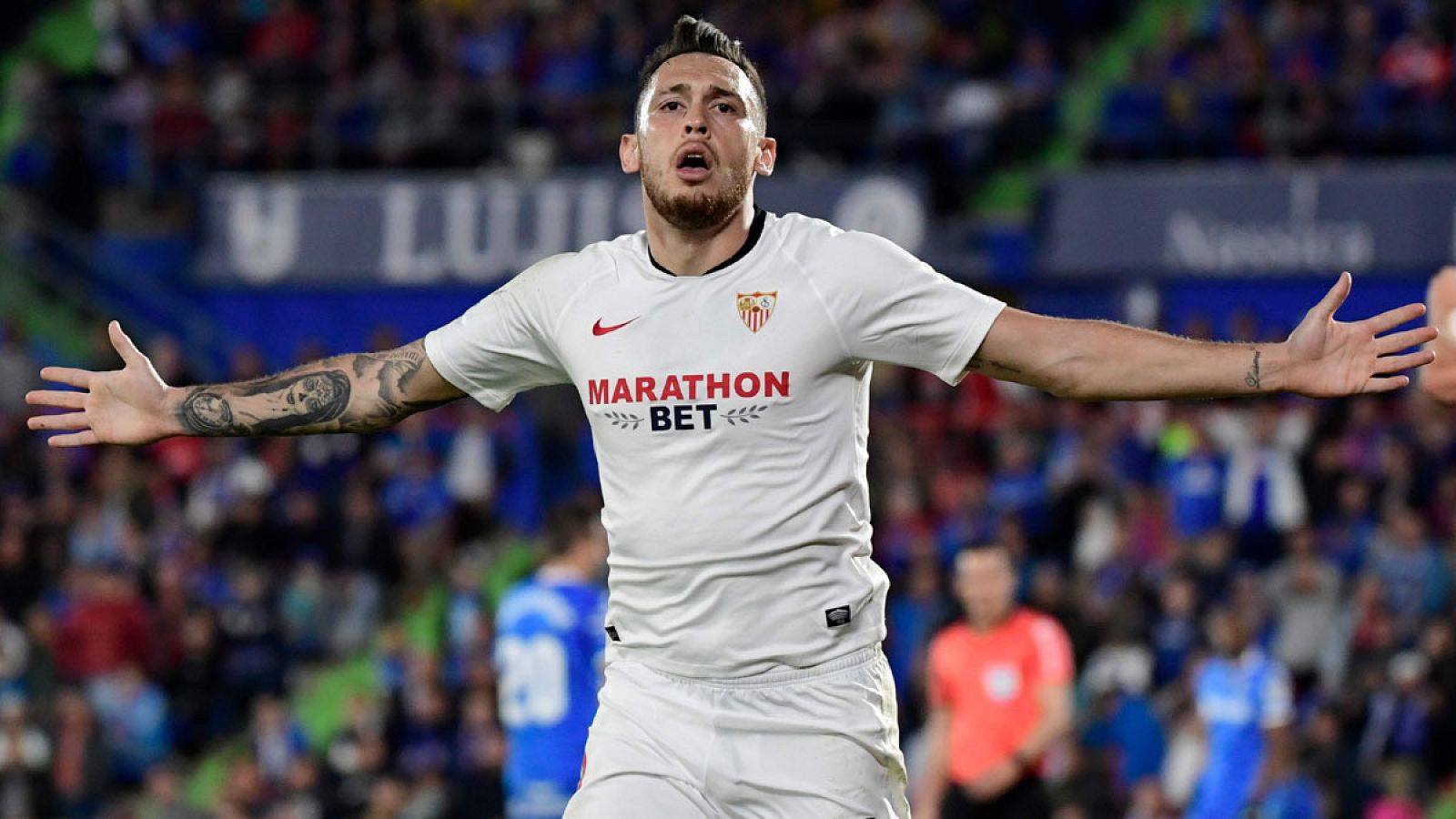 Ocampos celebra el primer gol