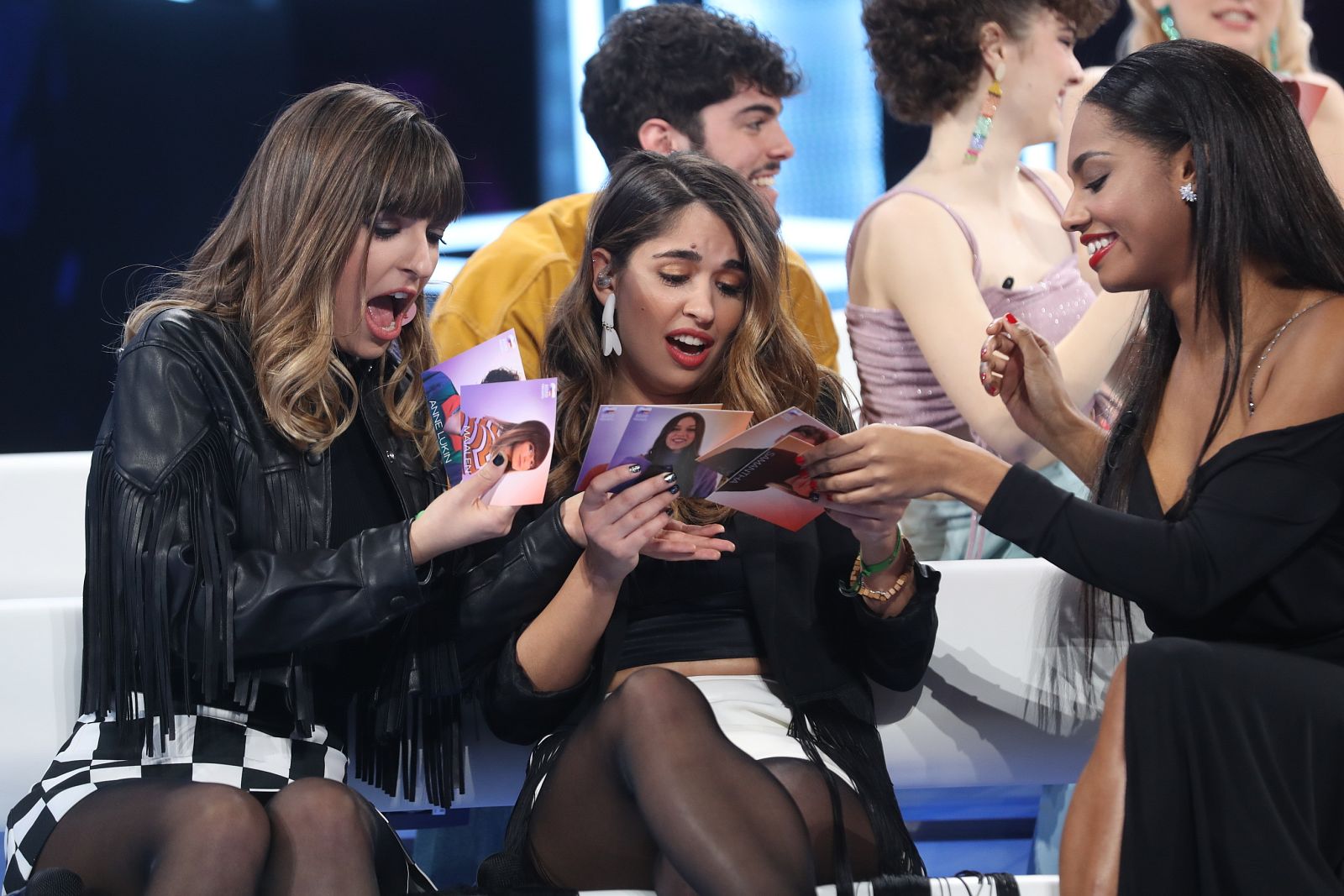 OT 2020 - Los chicos reciben la noticia de su primera firma de discos