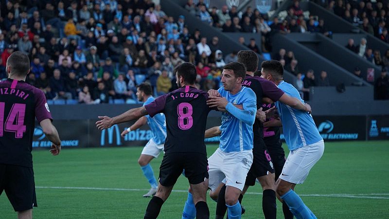 El Ibiza expulsa a unos recogepelotas que llamaron "inmigrante" al portero del Sporting B