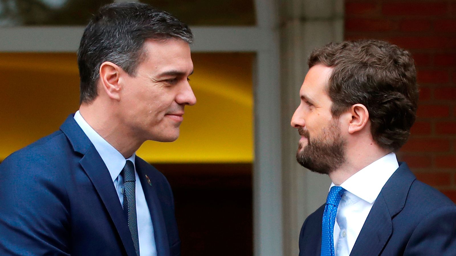 El presidente del Gobierno, Pedro Sánchez, y el líder de la oposición, Pablo Casado (PP)