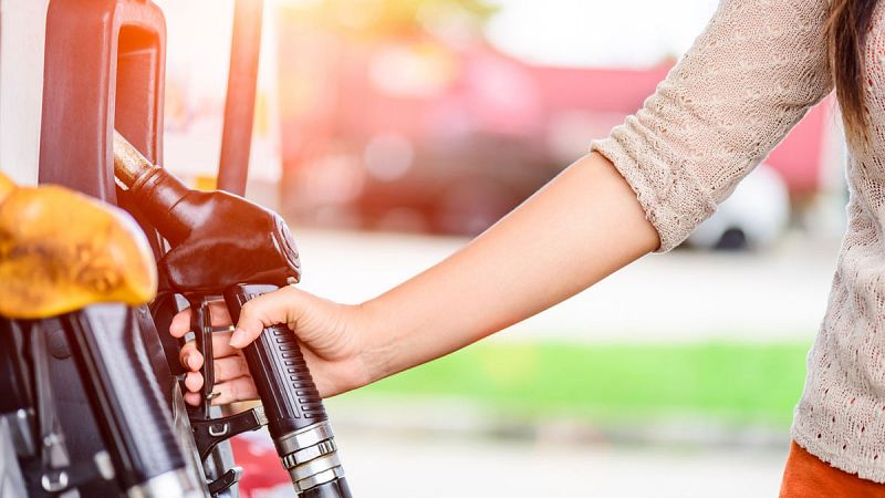 La bajada de la gasolina deja el IPC adelantado con tres d�cimas menos en febrero, hasta el 0,8%