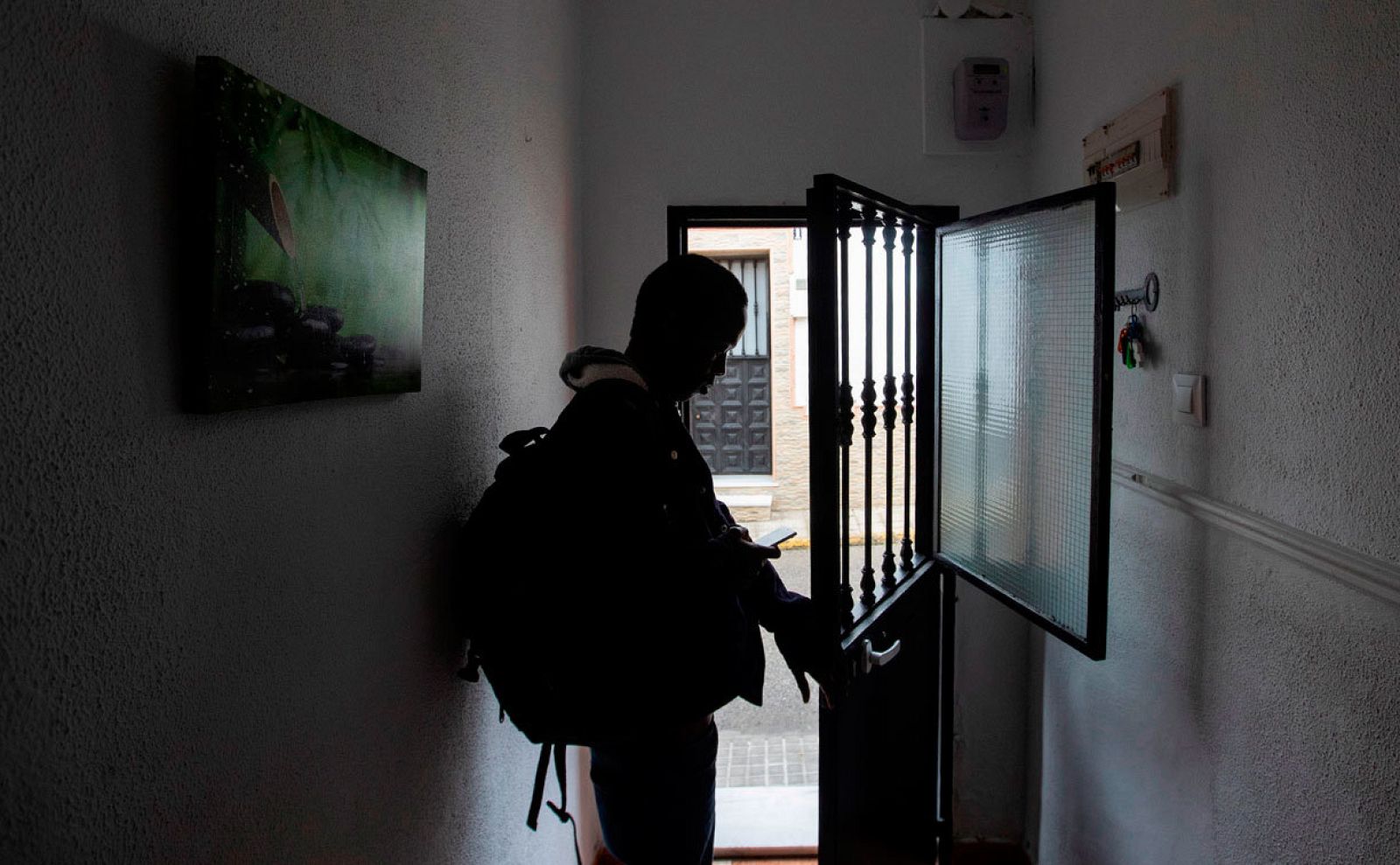 La Fiscalía de Barcelona presenta la primera querella por un bulo en Twitter sobre menores no acompañados