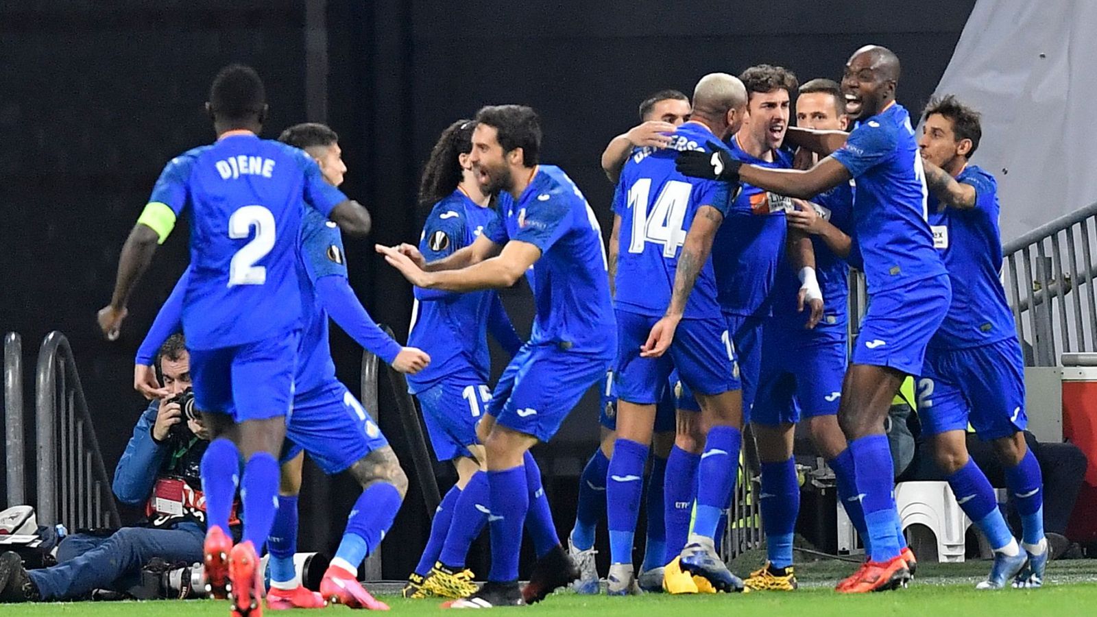 Los jugadores del Getafe celebran el gol de Mata al Ajax