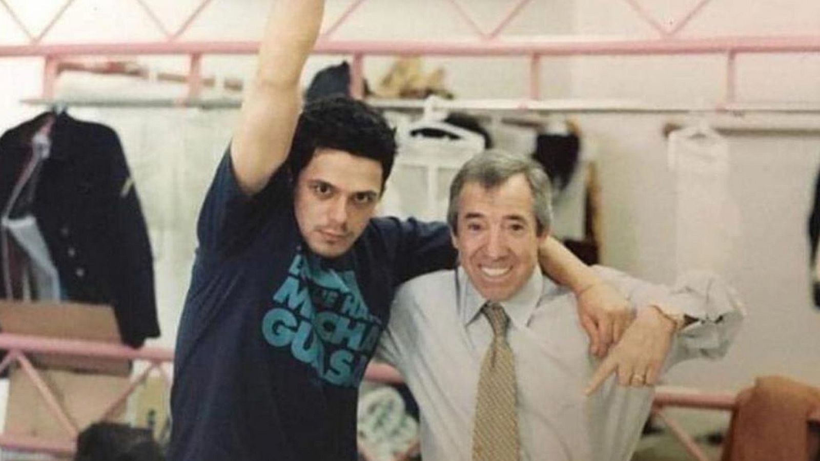 Gente y Tendencias - La foto de Alejandro Sanz con el Fary y los zapatos de Romay