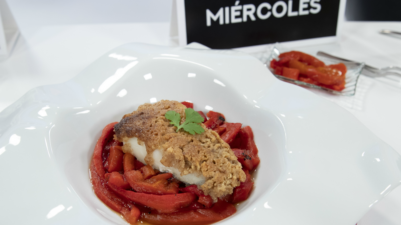 Bacalao con frutos secos y pimiento rojo