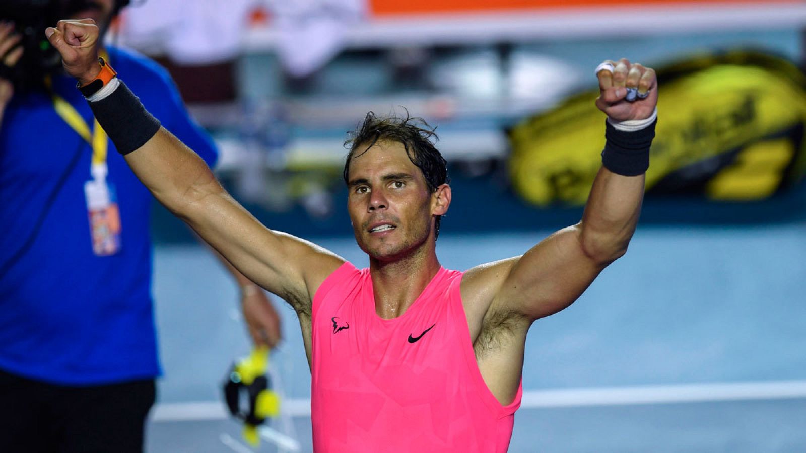 El tenista español Rafa Nadal celebra su triunfo después de ganar al búlgaro Grigor Dimitrov en México