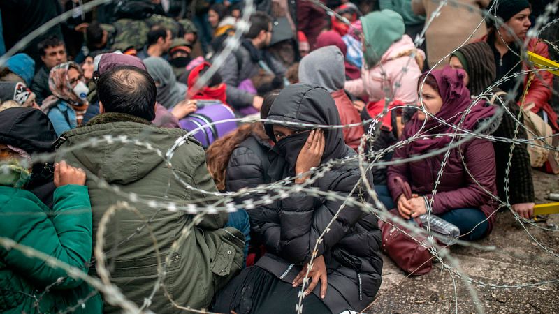 Grecia frena la entrada de más de 4.000 migrantes tras la amenaza de Turquía de abrir las fronteras