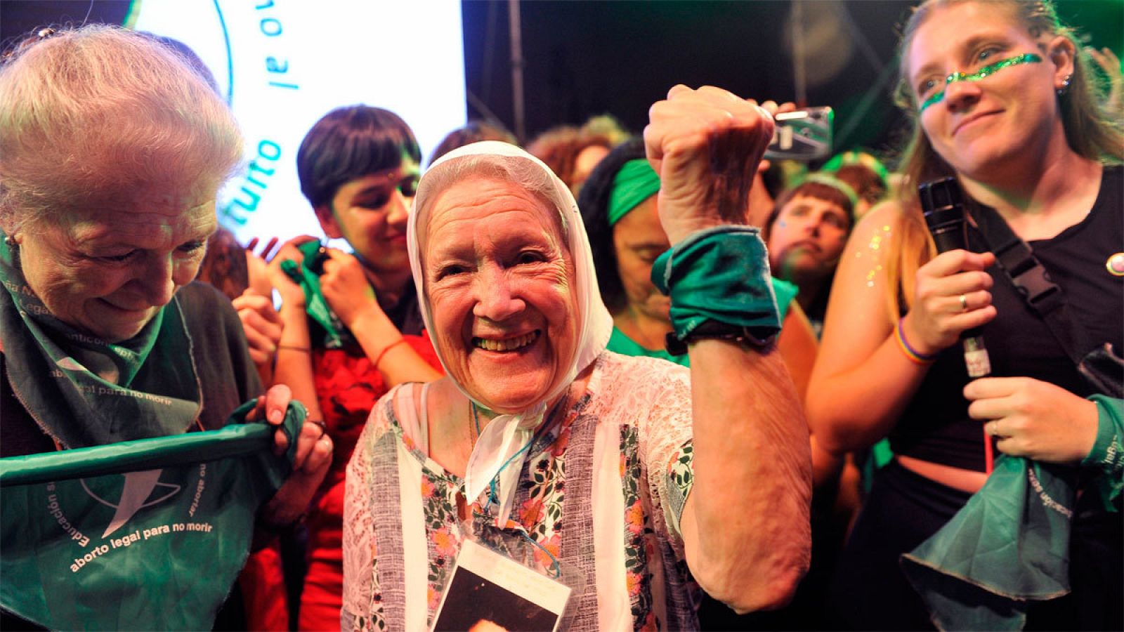 Nora Cortiñas, cofundadora de Madres de Plaza de Mayo, en una manifestación a favor del aborto en Buenos Aires