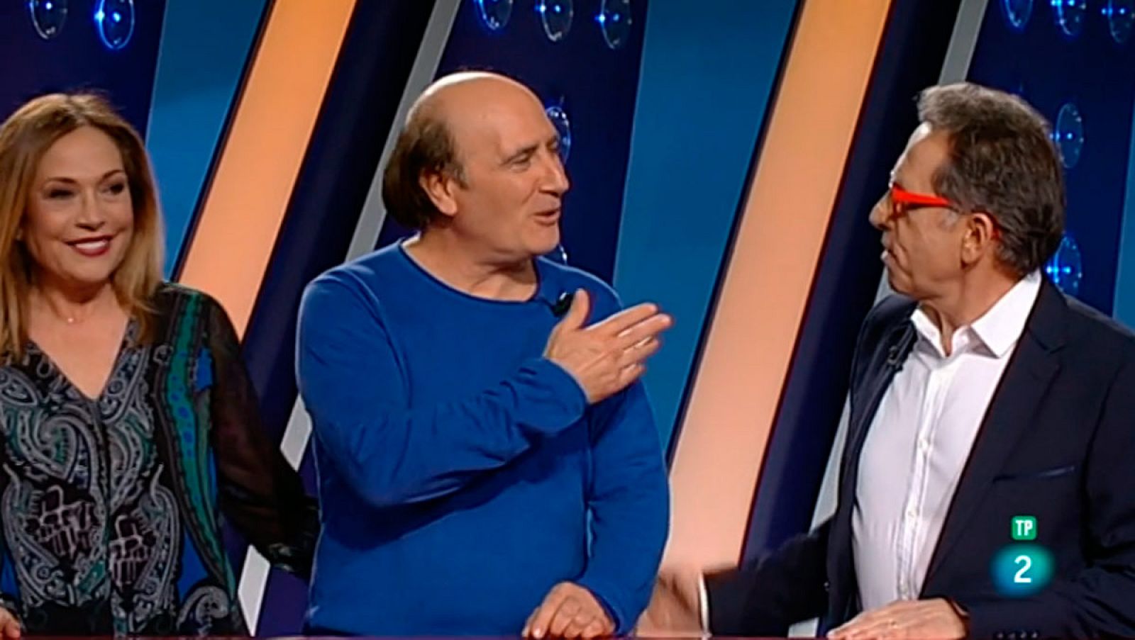 Pilar y Jordi felicitan a Enrique Gómez tras proclamarse Supermagnífico