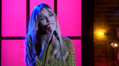 Edurne estrena "Tal vez", la canción que ya había cantado en 'Servir y proteger'