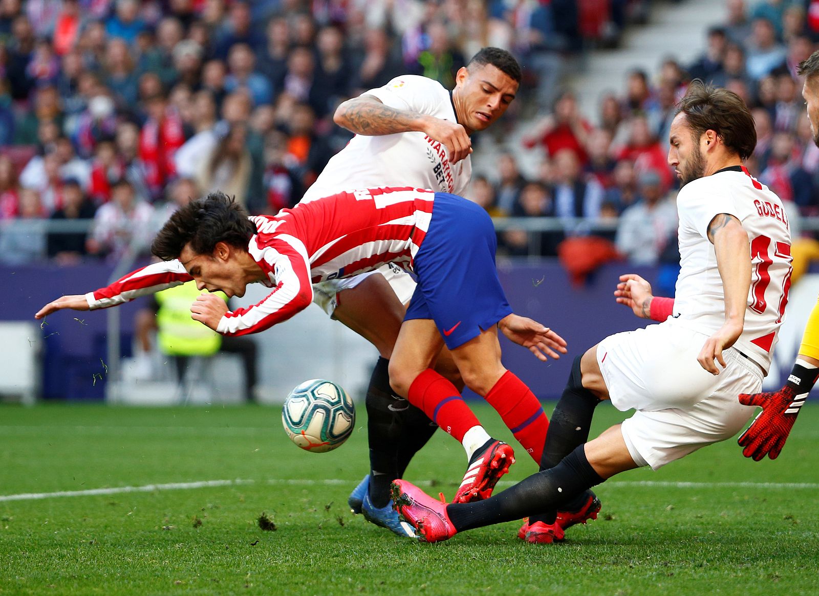 Lance del Atletico Madrid v Sevilla