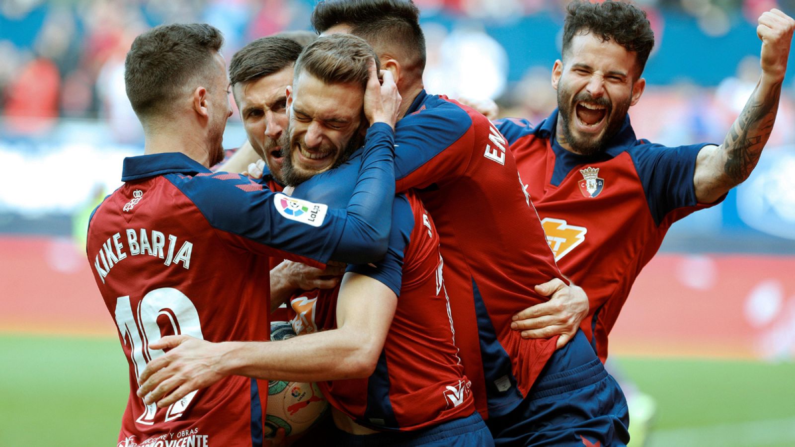 Jugadores de Osasuna celebran el gol