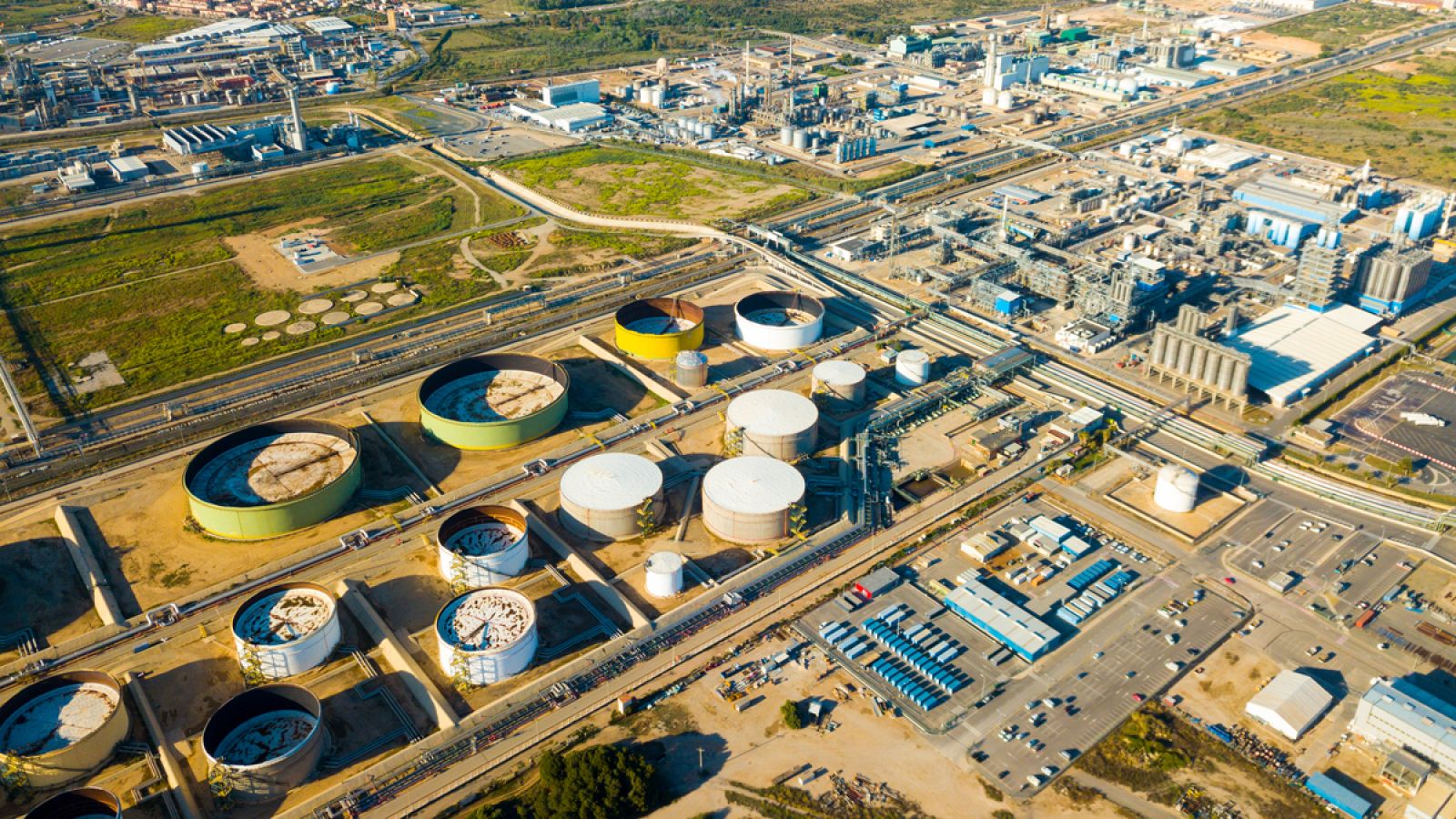 Imagen de archivo de una planta química en Cataluña