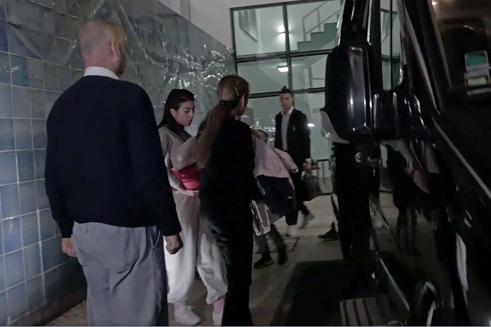 Georgina Rodríguez junto a Cristiano Ronaldo visitando a Dolores Aveiro