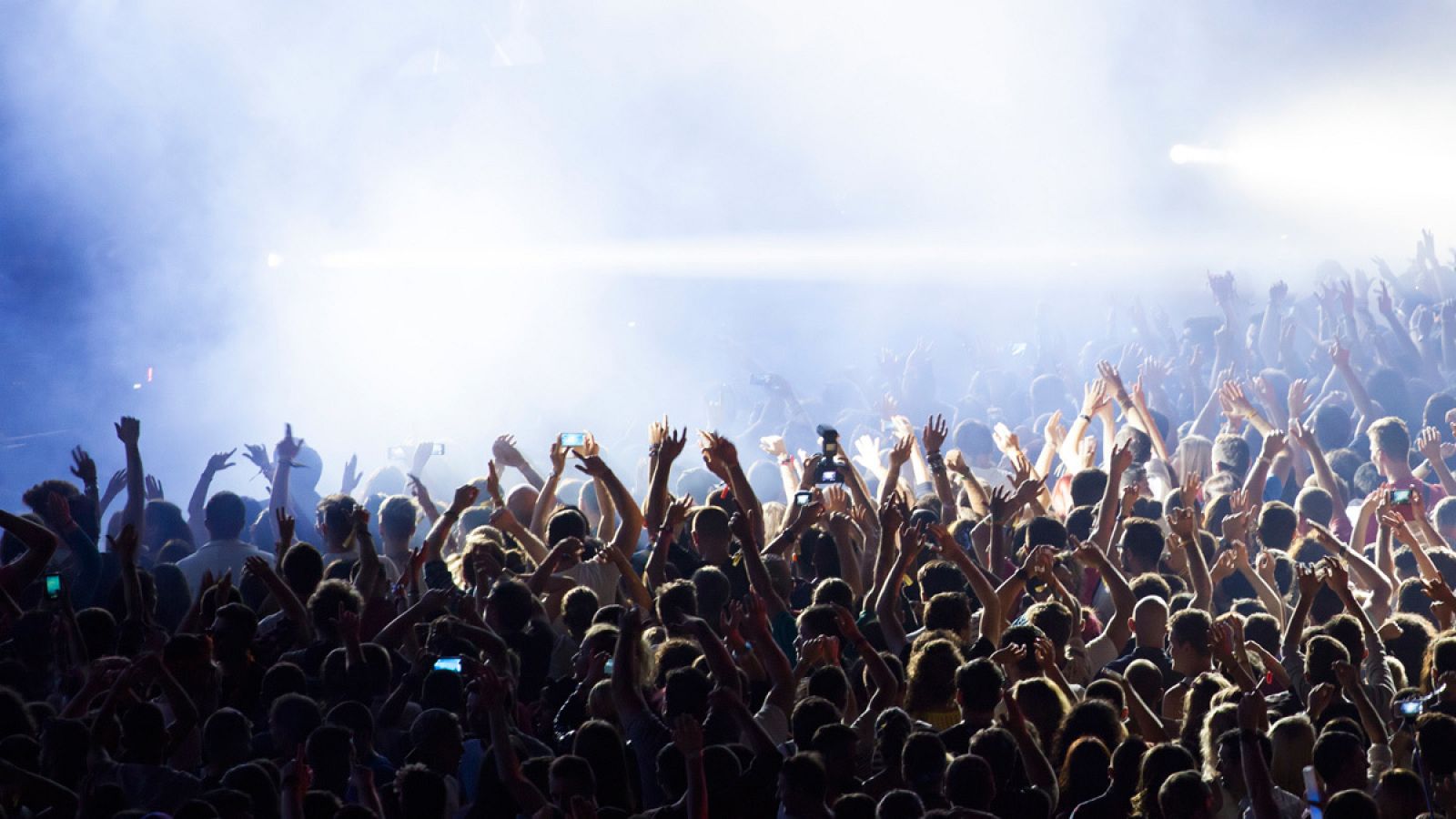 Las salas anulan eventos multitudianarios y tratan de adapatarse a la norma de un tercio de aforo para los de menos de 1.000 personas.