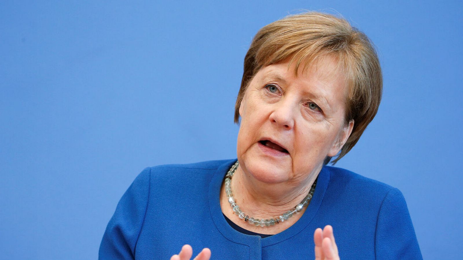 Merkel advierte de que entre el 60 y el 70 % de la población mundial se infectará de coronavirus
