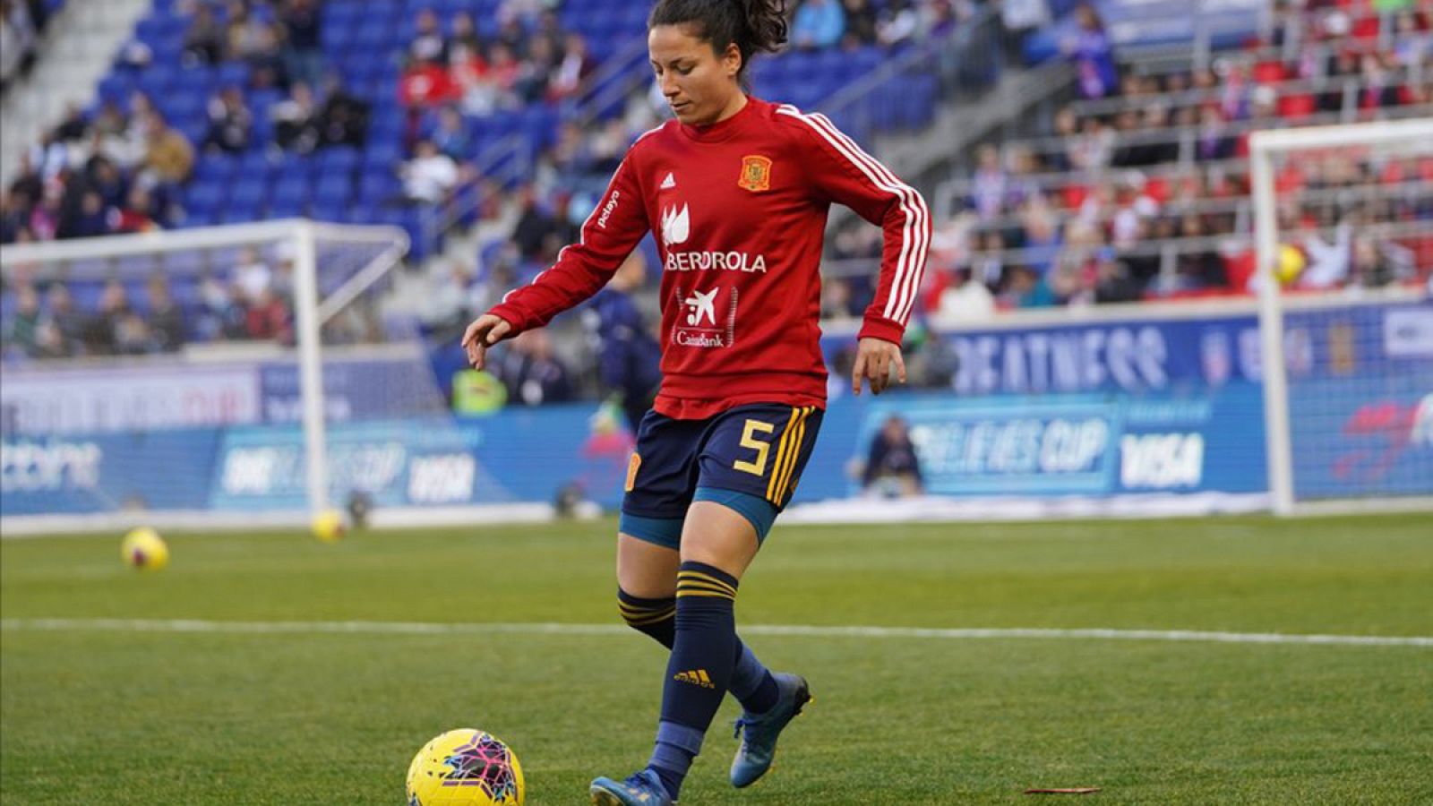 Ivana Andrés, en el calentamiento previo a un partido de la 'Shebelieves Cup'