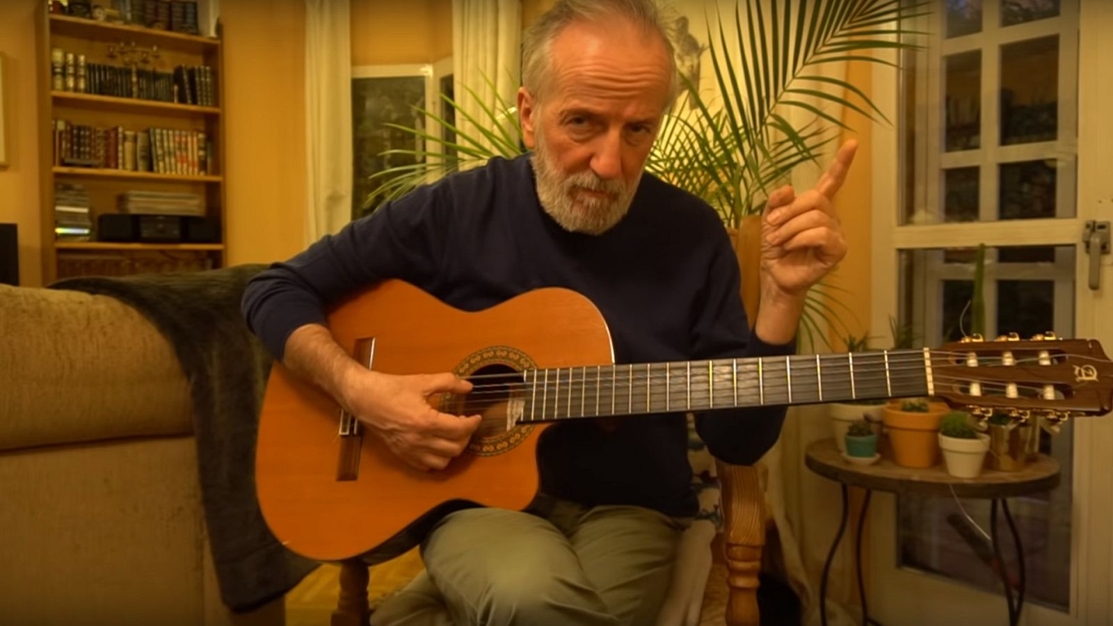 Pancho Varona ofrece sus clases de guitarra en YouTube para pasar la cuarentena