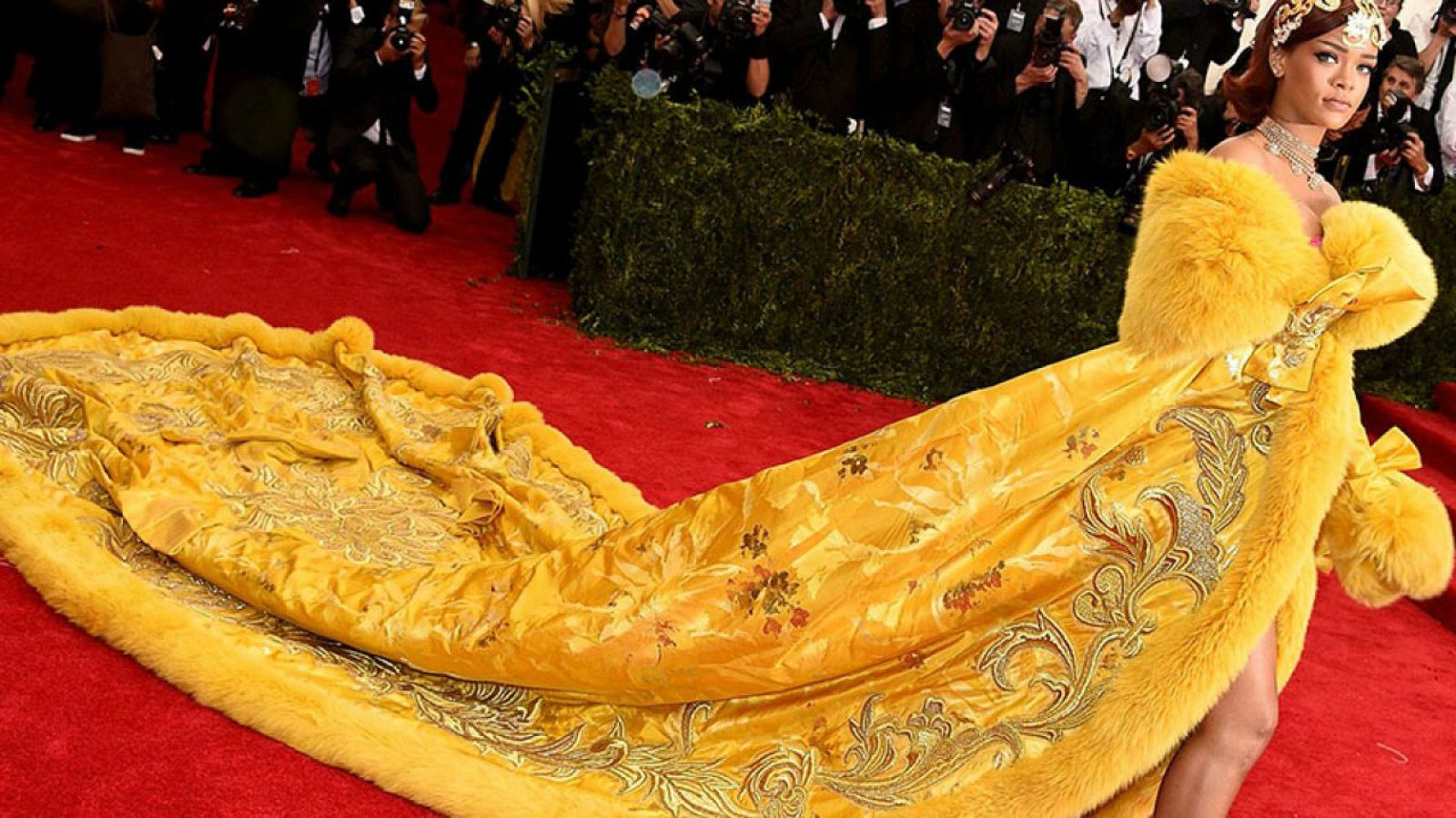 Rihanna con vestido de Guo Pei en la gala del MET