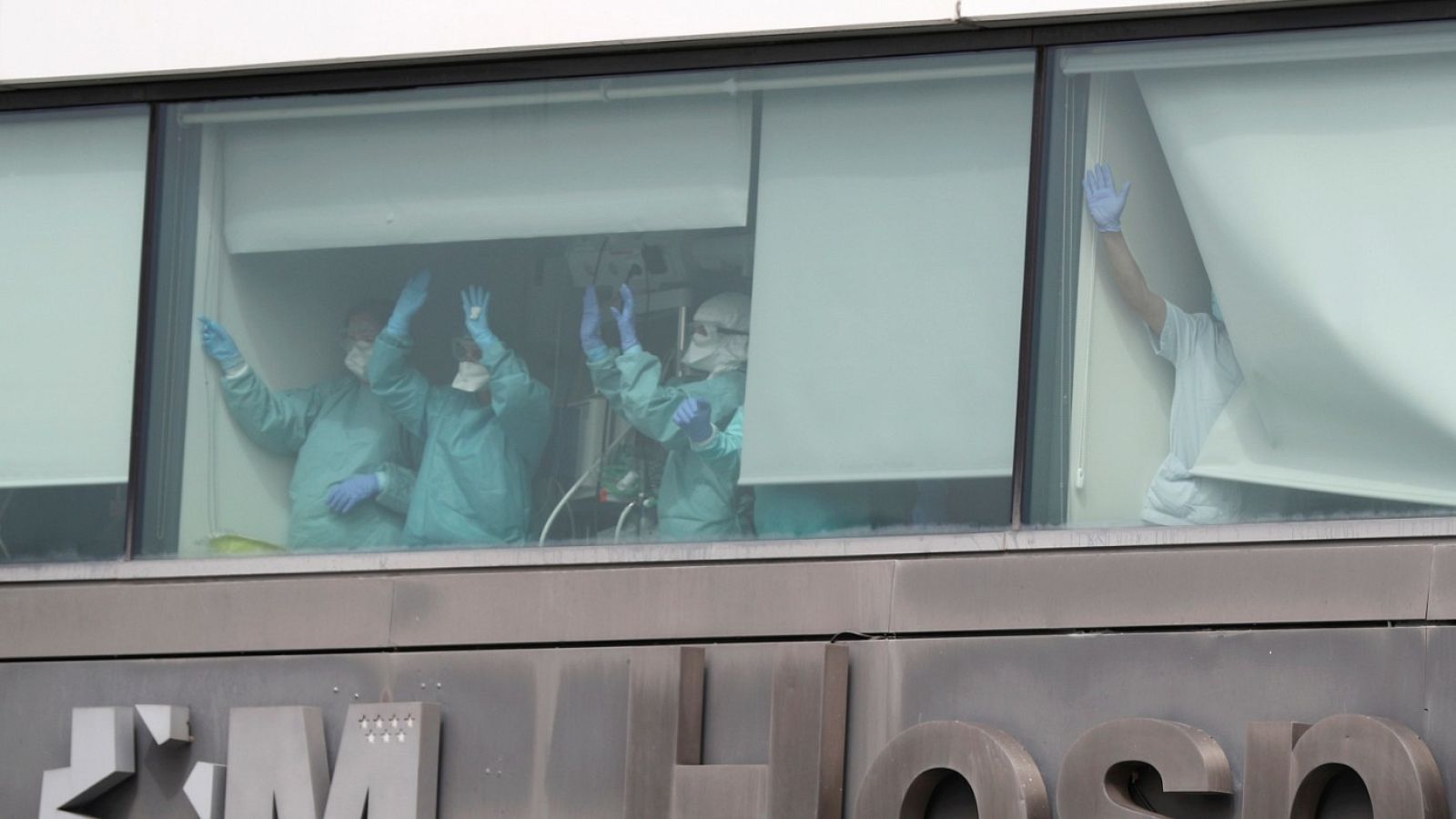 Personal médico en el Hospital de La Paz de Madrid.