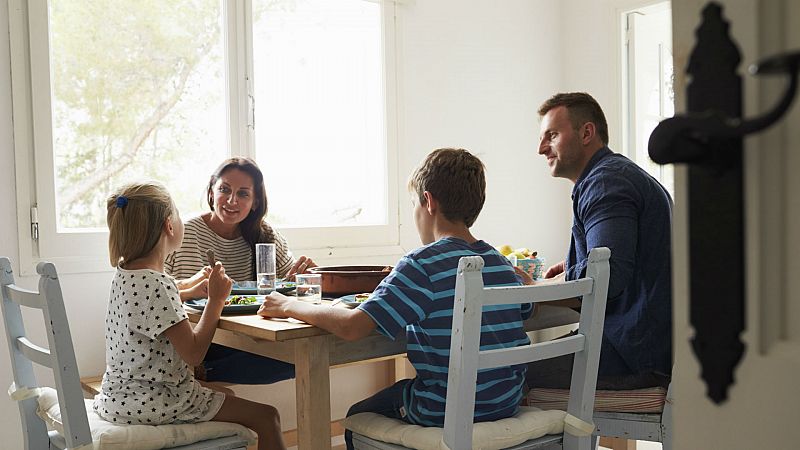 Ideas para compartir las tareas del hogar en familia en la cuarentena