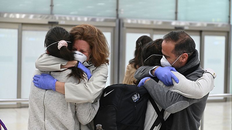 Más de 1.000 españoles logran regresar a España con ayuda de Exteriores