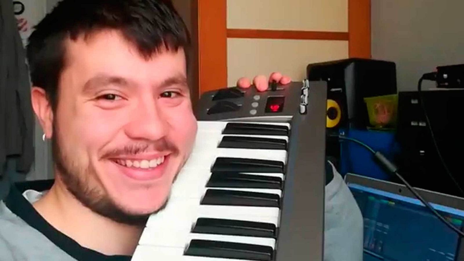 Megansito el Guapo, creando en su casa