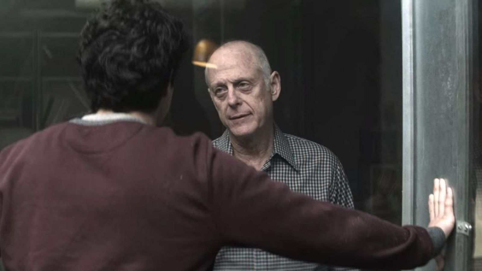 Mark Blum en uno de sus últimos papeles, en la serie 'You'