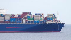 El puerto de Algeciras cesa su actividad por la ausencia de estibadores