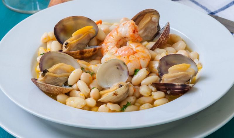 Guiso de alubias con pescado