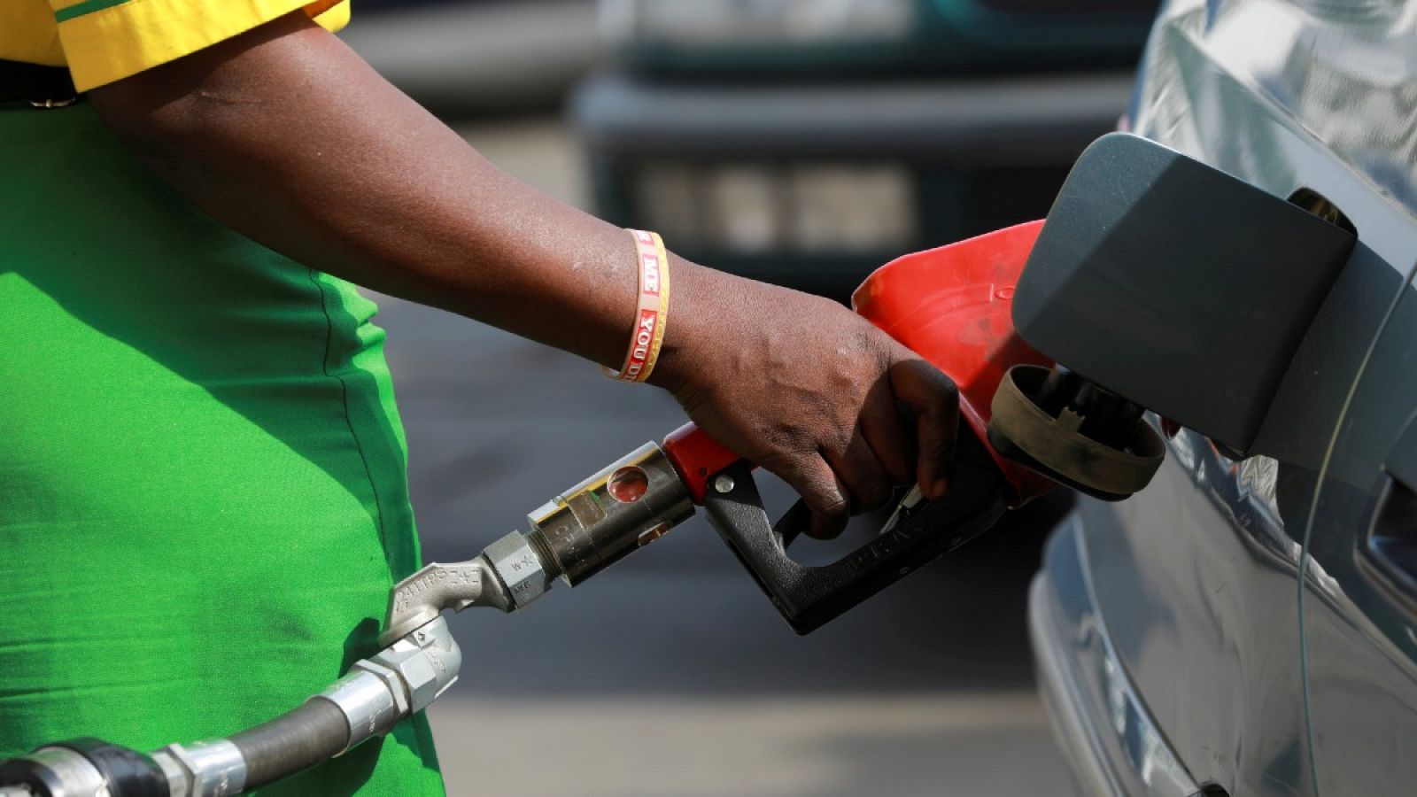 El precio del petróleo se dispara ante la perspectiva de que Rusia y Arabia Saudí recorten su producción