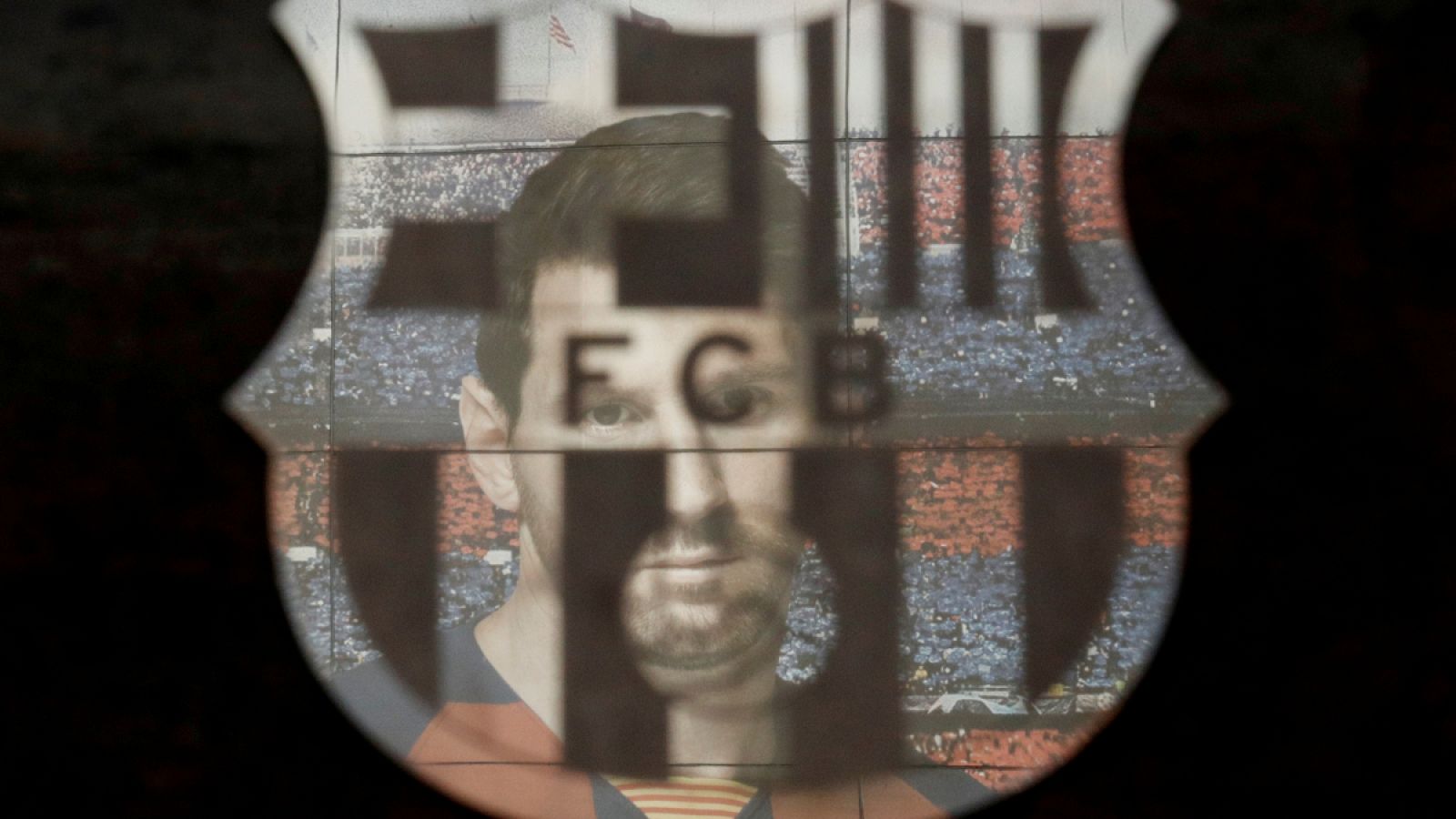 Escudo del FC Barcelona con la imagen de Leo Messi
