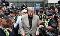 El cardenal Pell queda en libertad tras anularse su condena por pederastia
