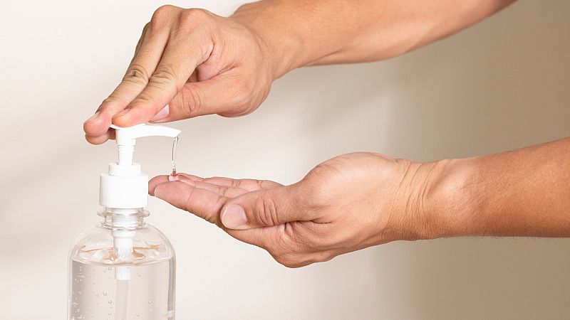 Desinfectar el móvil y las gafas e higiene de manos: guía para no llevar el coronavirus a casa