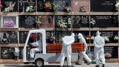 Las muertes en España duplican las previsiones, aunque solo el 30% son casos confirmados con coronavirus