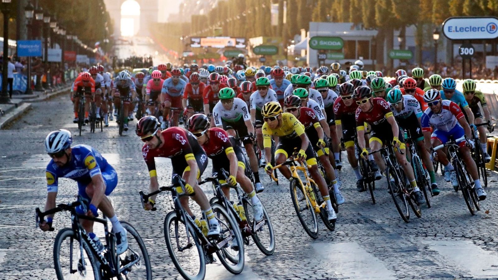 El Tour piensa en el aplazamiento a finales del verano