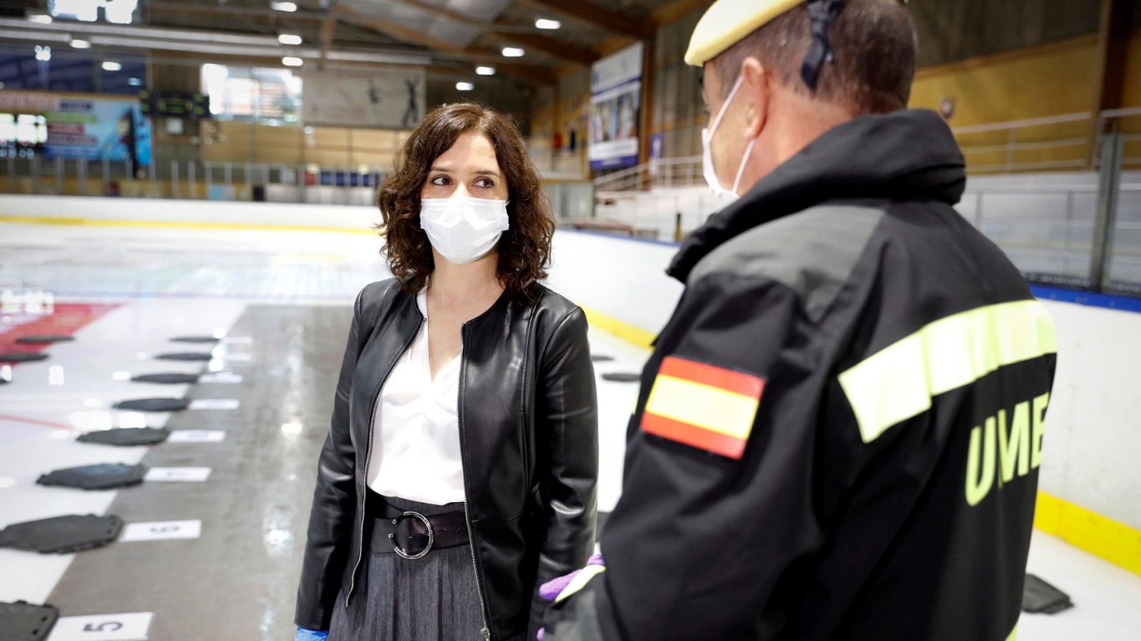 Isabel Díaz Ayuso durante el cierre de la morgue del Palacio de Hielo de Majadahonda
