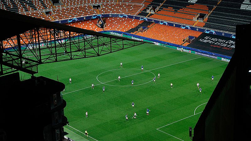 Los jugadores del Valencia aceptan bajarse el sueldo y el club plantea un ERTE por el coronavirus